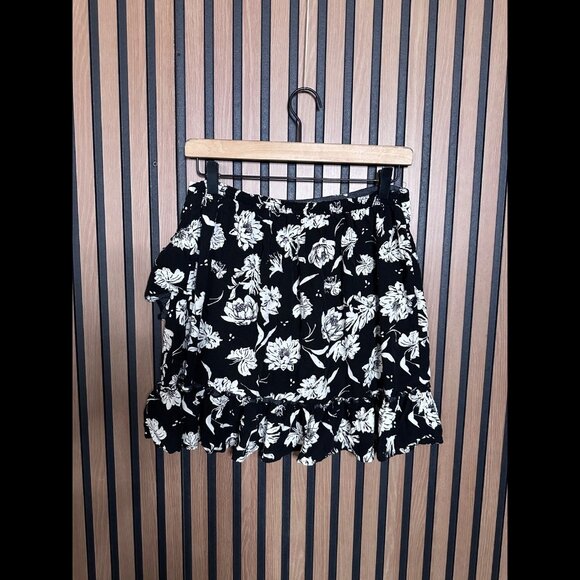 Free People Skirt Medium Womens Black White Floral I've got a Feeling Ruffled - Picture 2 of 6